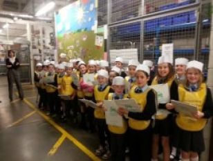 Primary 5 and 6 visit Tescos